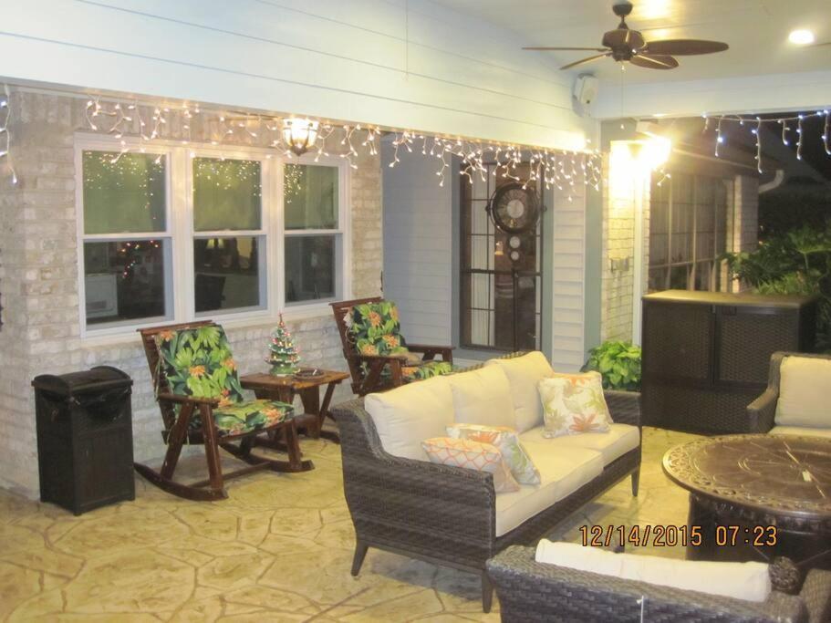 2 Luxury Near Airport & The Woodlands Homestay *