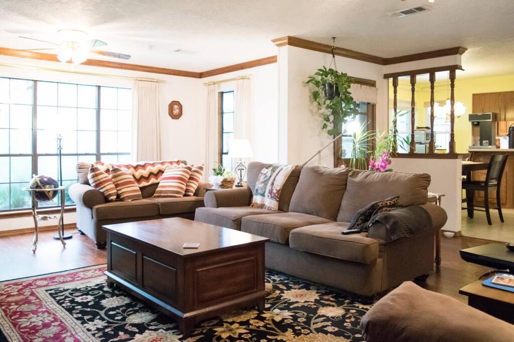 2 Luxury Near Airport & The Woodlands Homestay Houston