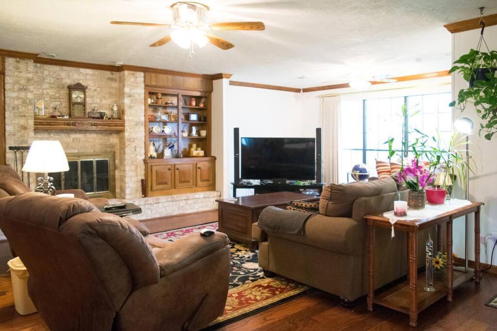 Homestay 2 Luxury Near Airport & The Woodlands *